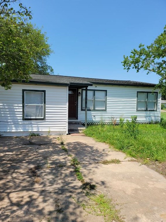 606 W 7th St, Jones Creek, TX 77541