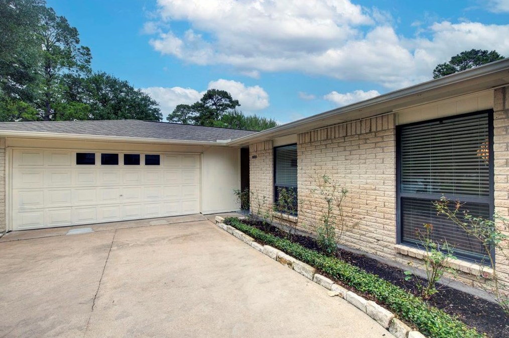 17910 Navajo Trail Dr, Spring TX  77388-5054 exterior