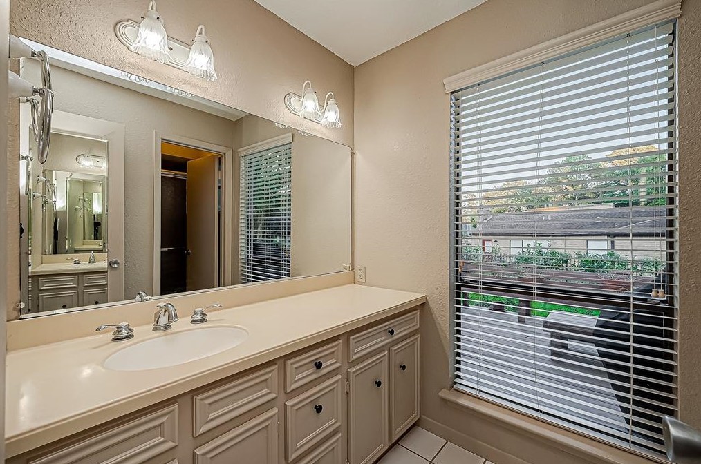 114 Quiet Wind Dr, Montgomery TX 77356-5949 exterior