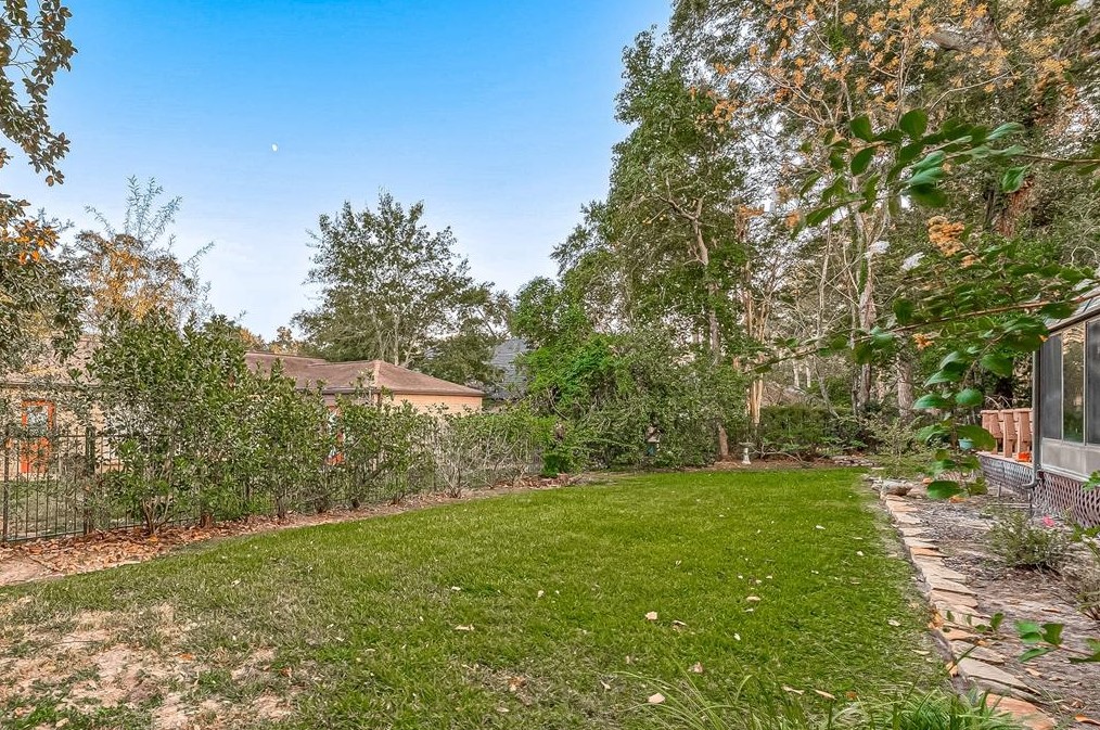 114 Quiet Wind Dr, Montgomery TX 77356-5949 exterior