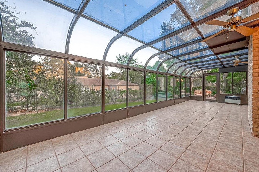 114 Quiet Wind Dr, Montgomery TX 77356-5949 exterior