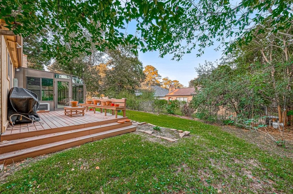 114 Quiet Wind Dr, Montgomery TX 77356-5949 exterior