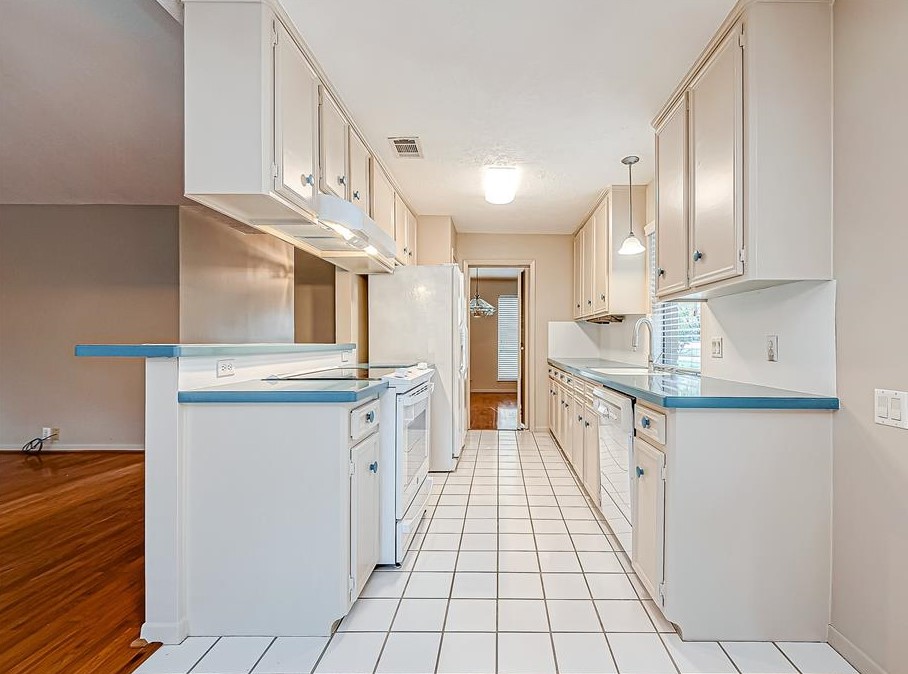 114 Quiet Wind Dr, Montgomery TX 77356-5949 exterior