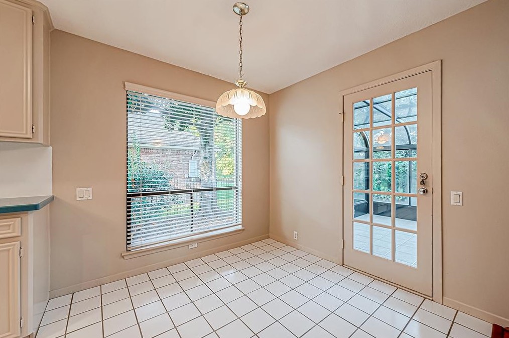 114 Quiet Wind Dr, Montgomery TX 77356-5949 exterior