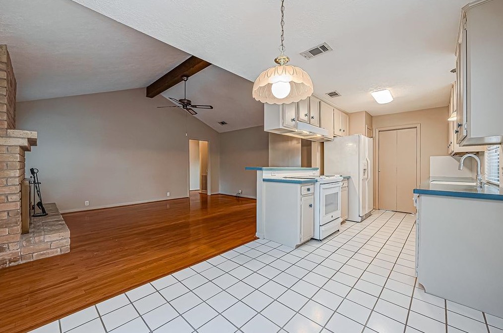 114 Quiet Wind Dr, Montgomery TX 77356-5949 exterior