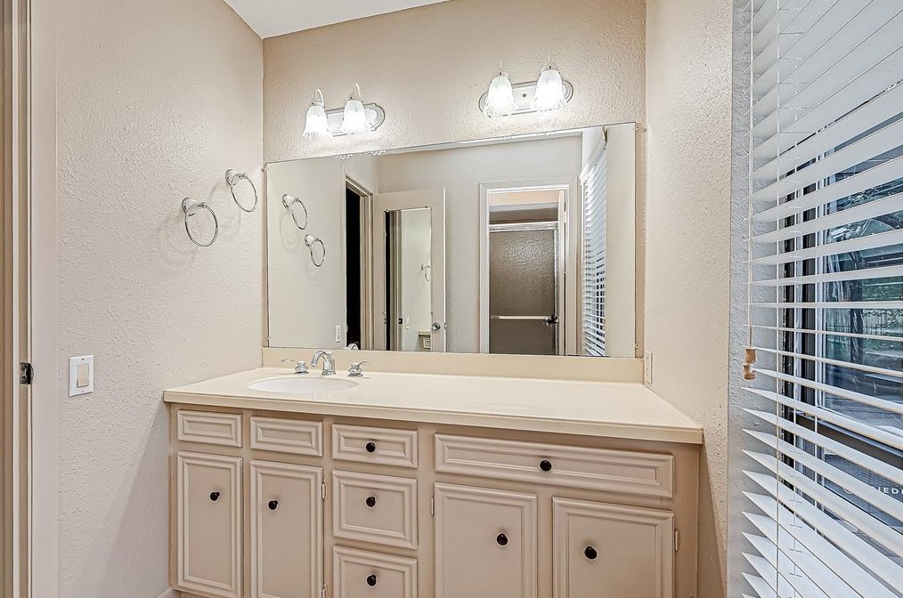 114 Quiet Wind Dr, Montgomery TX 77356-5949 exterior