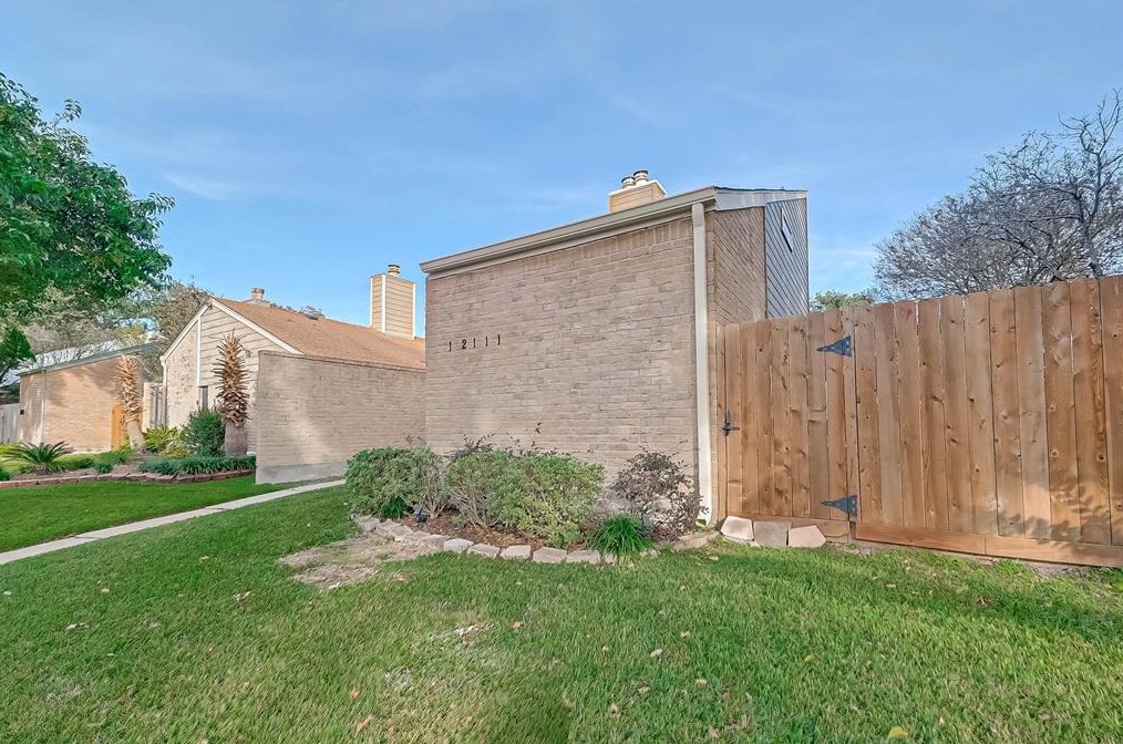 12111 Poulson Dr, Houston, TX 77031