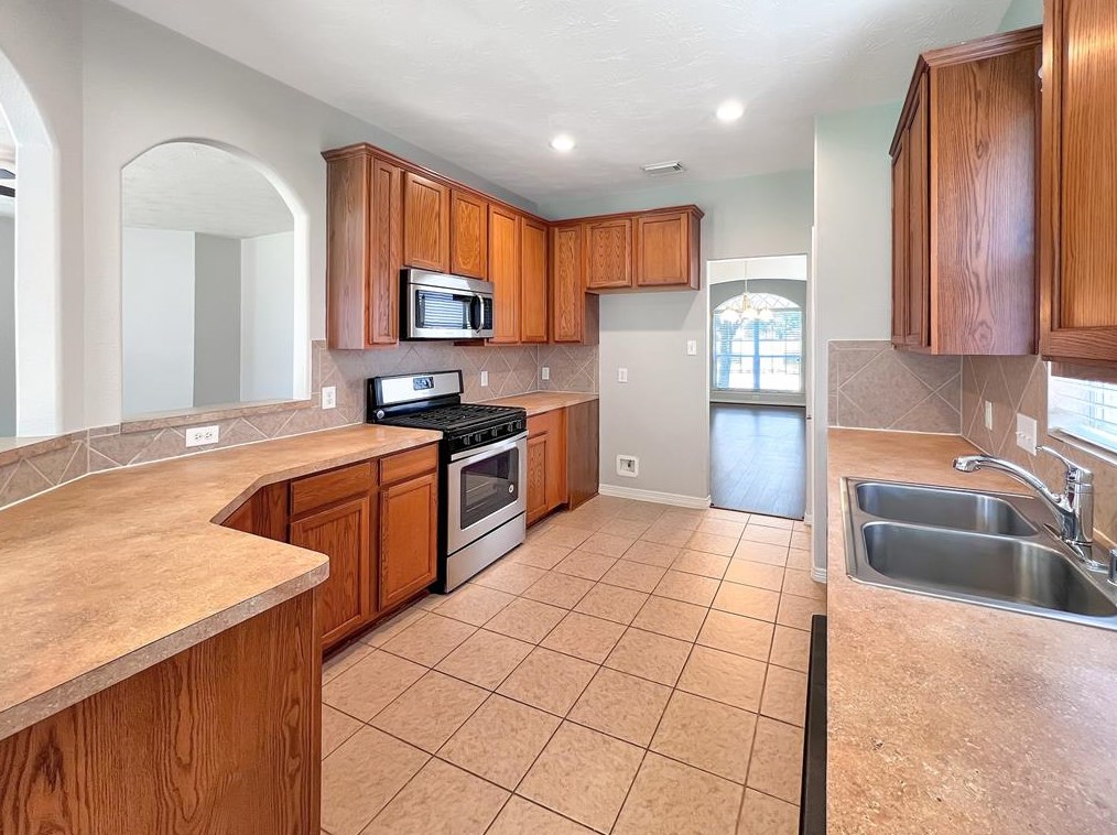 5306 Brookway Willow Dr, Spring TX  77379-2842 exterior