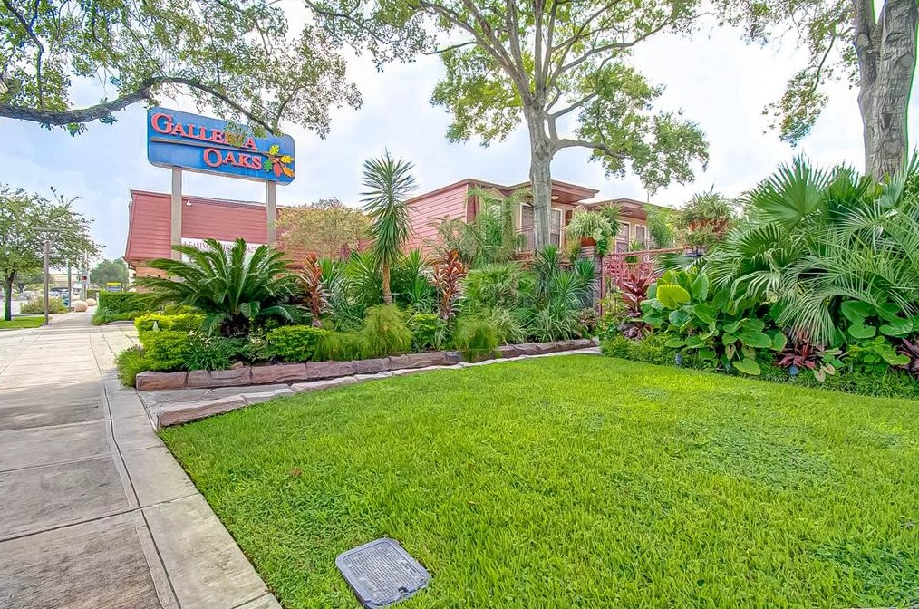 5151 Richmond Ave, Houston TX  77056-6705 exterior