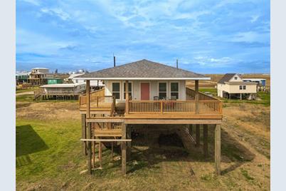 1014 Treaty Dr, Surfside Beach, TX 77541 - Photo 1