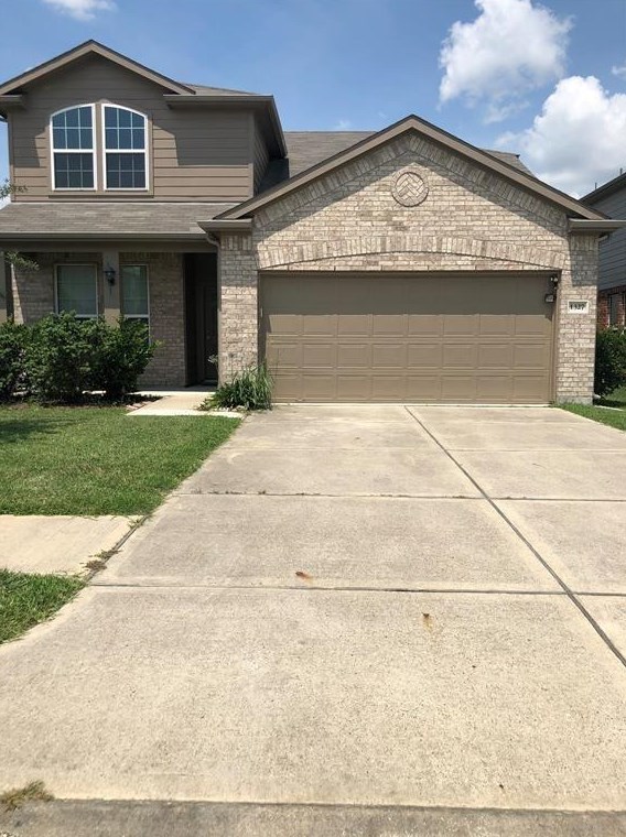 1327 Squire Dr, Baytown, TX 77521