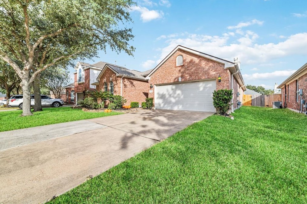 13610 Short Brook Ln, Houston, TX 77041