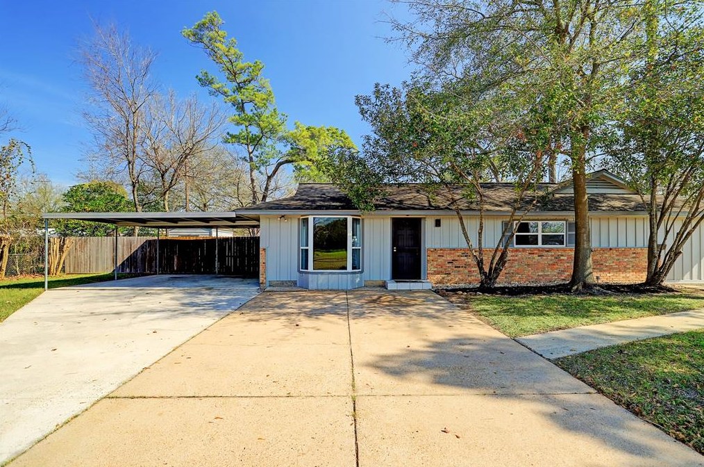 2418 Bron Holly Dr, Houston, TX 77018-7119