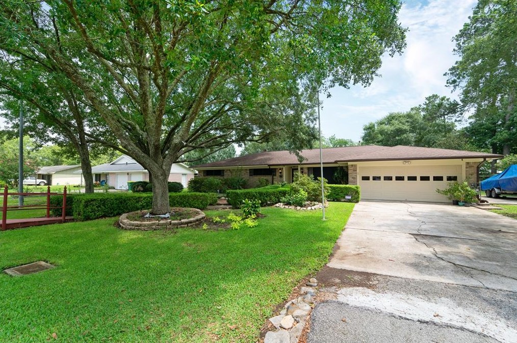 201 Staples Dr, Baytown, TX 77523-9511