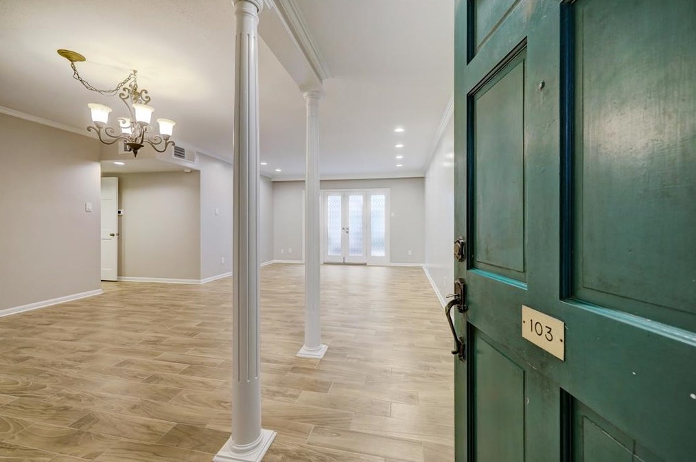 2230 S Piney Point Rd Apt 103, Houston, TX 77063