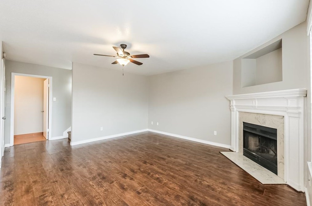 8237 Creekbend Dr, Houston TX  77071-1135 exterior