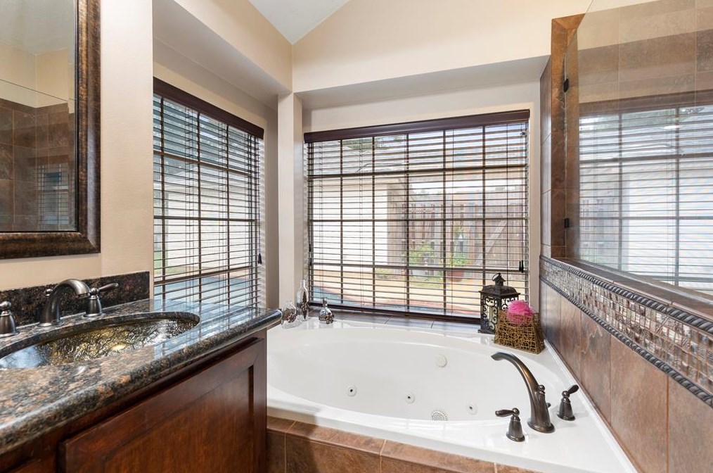 17815 Mossy Rdg Ln, Houston TX  77095-4422 exterior