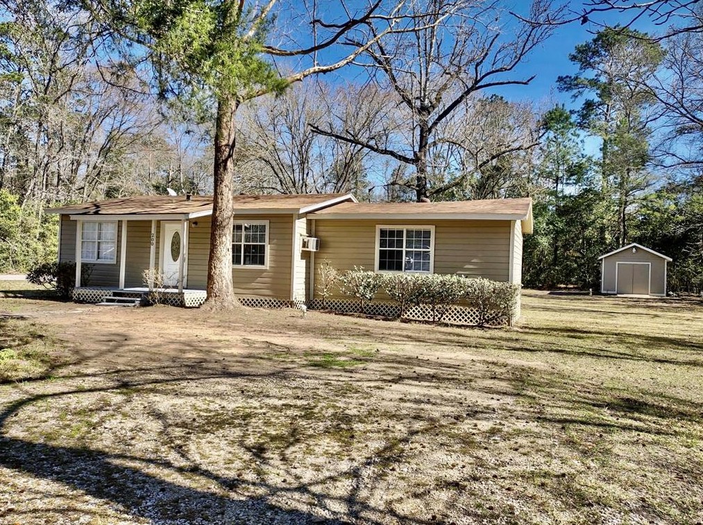 200 Ross Ave, Shepherd, TX 77371-2464