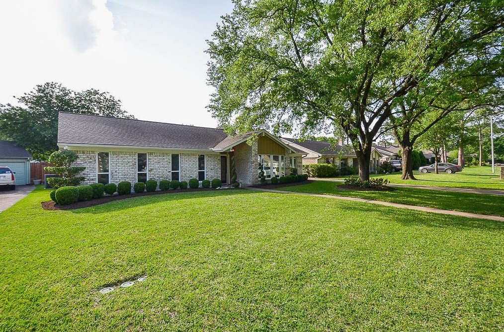 2815 Manila Ln, Houston, TX 77043
