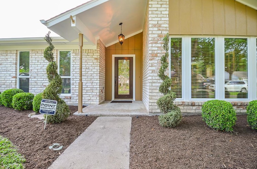 2815 Manila Ln, Houston TX  77043-1712 exterior