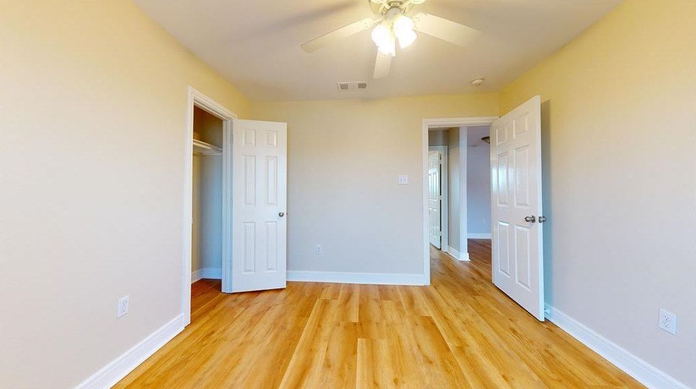 8405 Wilcrest Dr, Houston TX  77072-4305 exterior