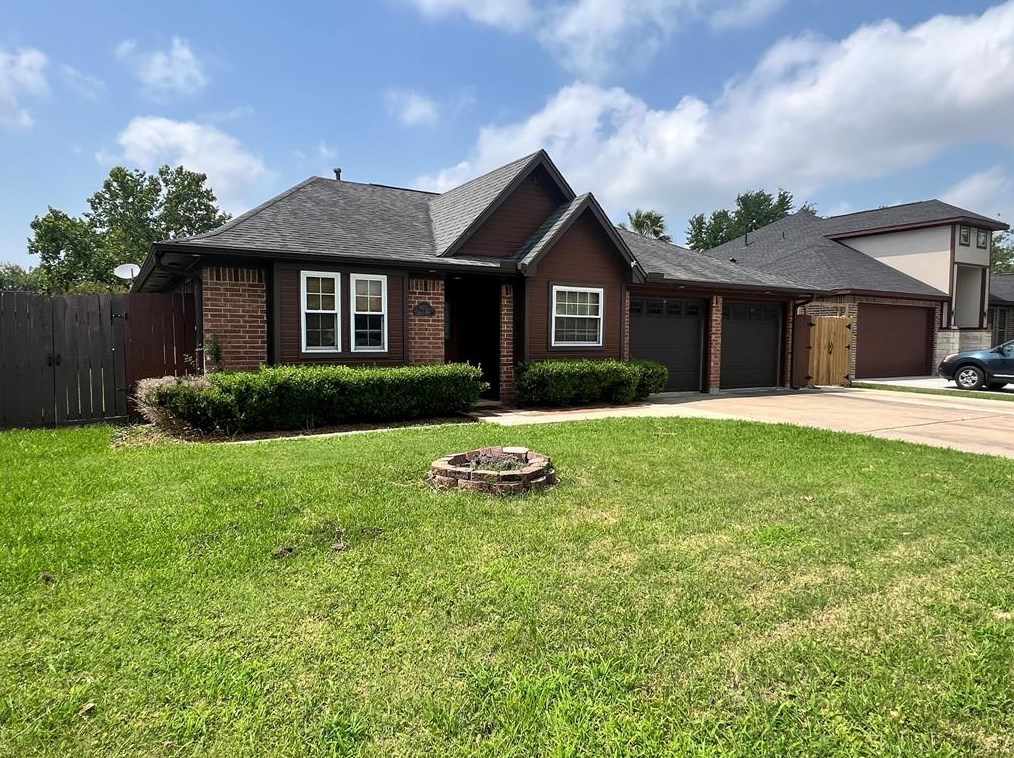 11730 Alamo Dr, Morgans Point, TX 77571