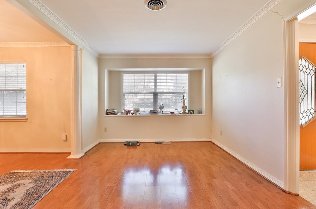 8002 Mullins Dr, Houston TX  77081-7414 exterior