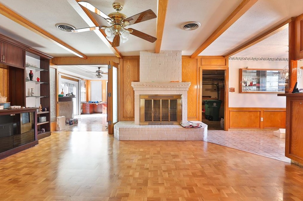 8002 Mullins Dr, Houston TX  77081-7414 exterior