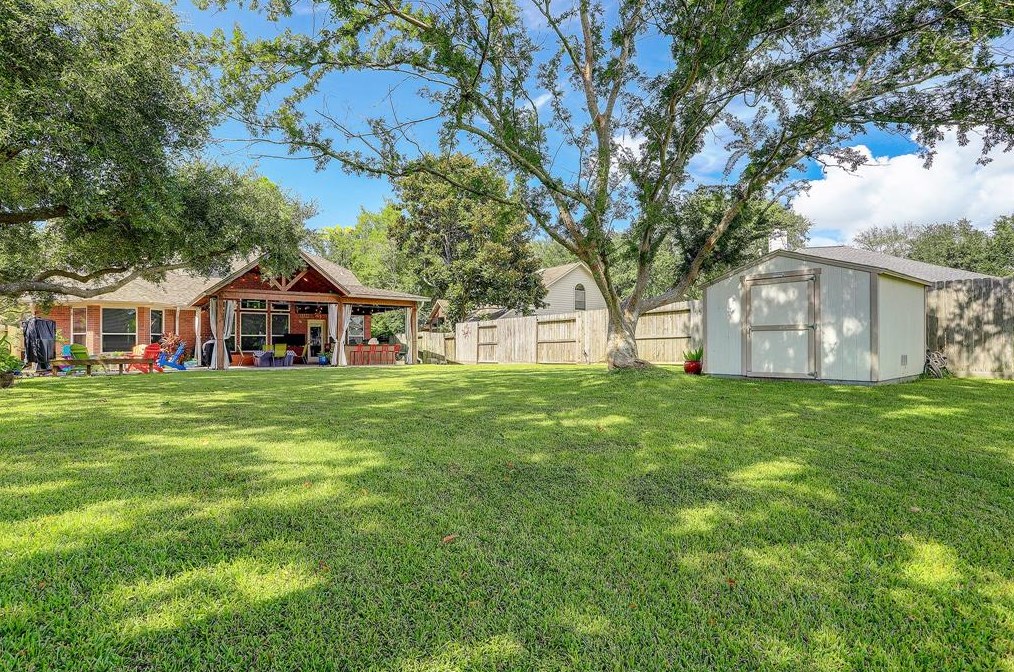 2314 Leafy Glen Dr, Houston, TX 77059-3406