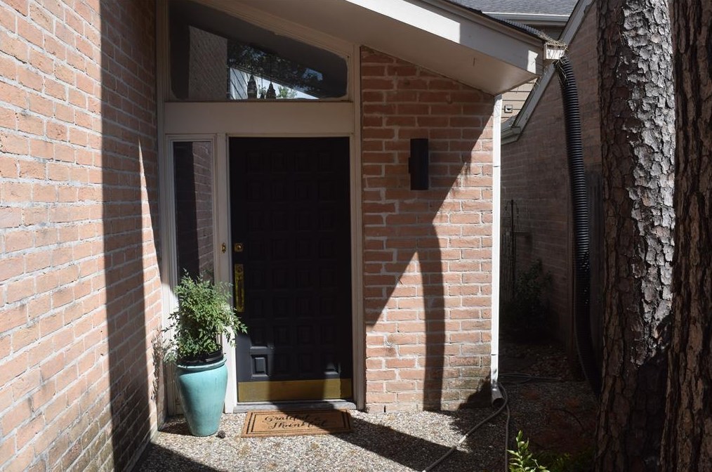 4738 Cashel Cir, Houston TX  77069-3502 exterior