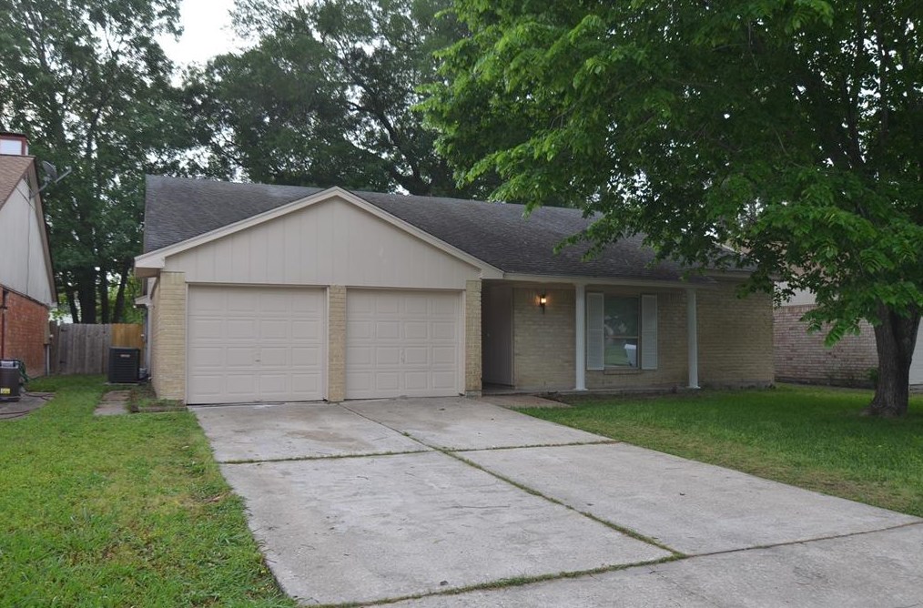 18906 Twigsworth Ln, Humble TX 77346-2608 exterior