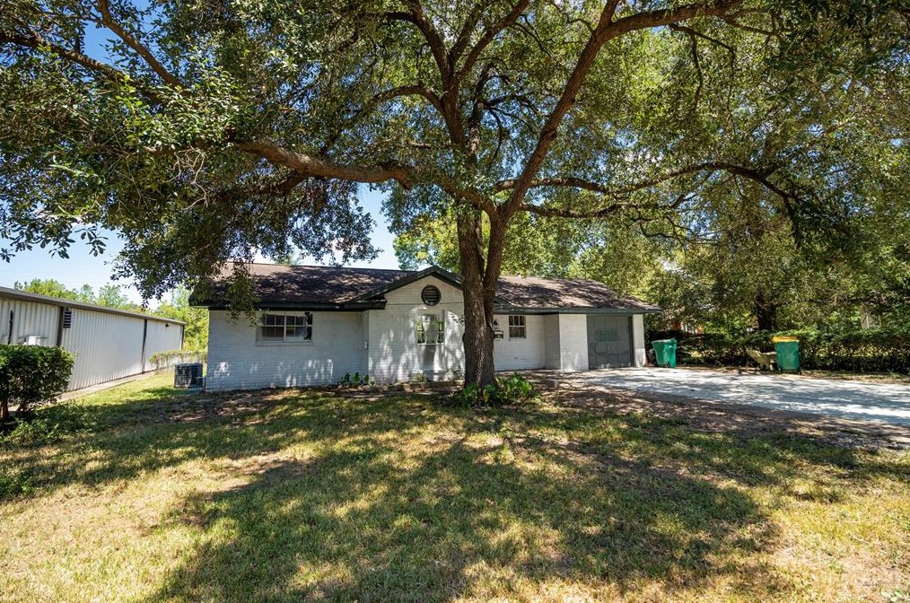 1012 W Austin St, Conroe, TX 77301