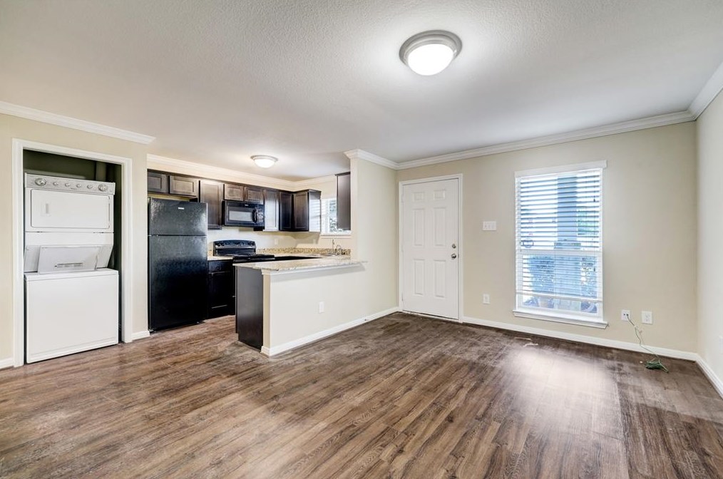 1600 W T C Jester Blvd #83, Houston, TX 77008