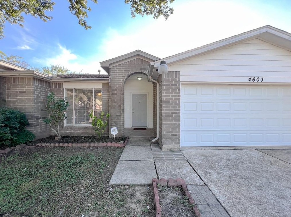 4603 Breckenridge Dr, Houston TX  77066-4746 exterior