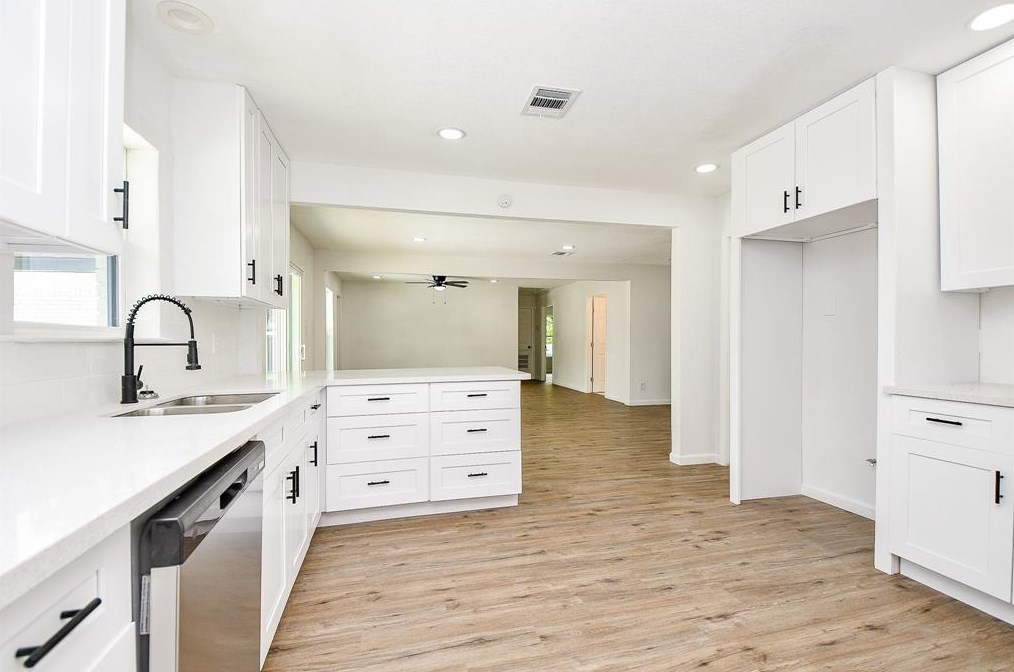 1915 Springrock Ln, Houston TX  77080-5305 exterior