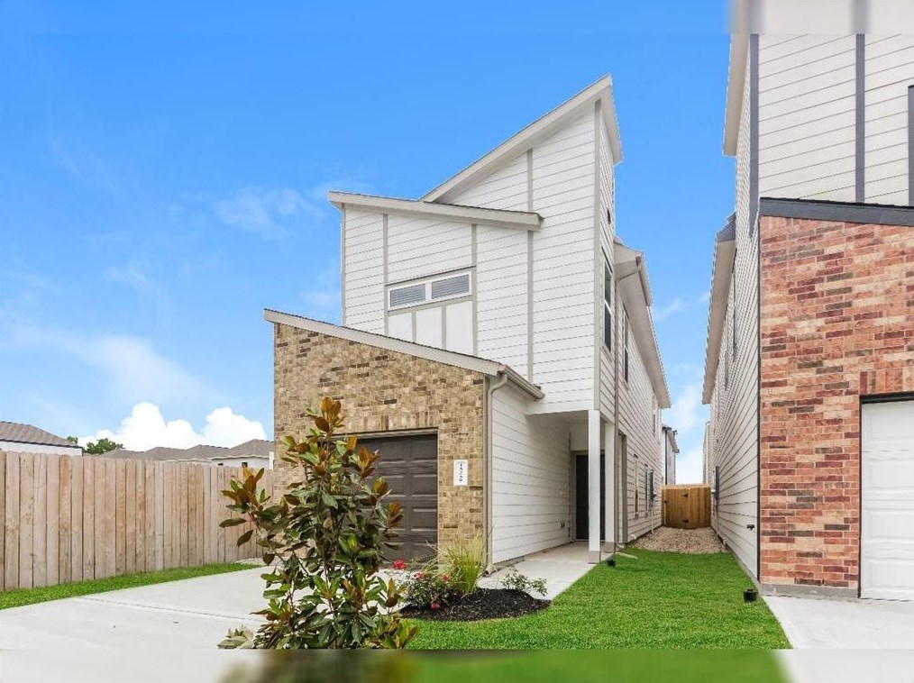 15258 Estrella W, Houston, TX 77073