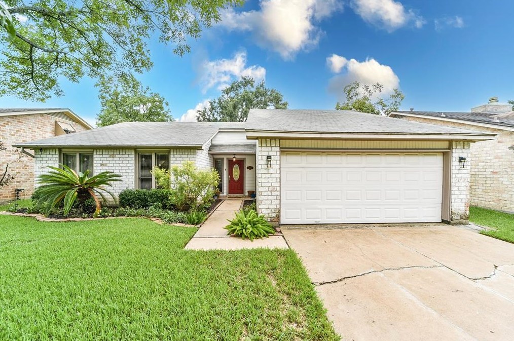 3034 Wagon Trail Dr, Sugar Land TX  77479-1646 exterior