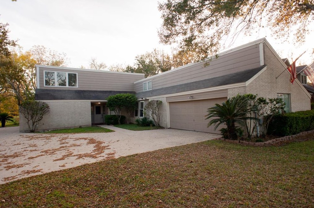 3023 Green Tee Dr, Pearland, TX 77581