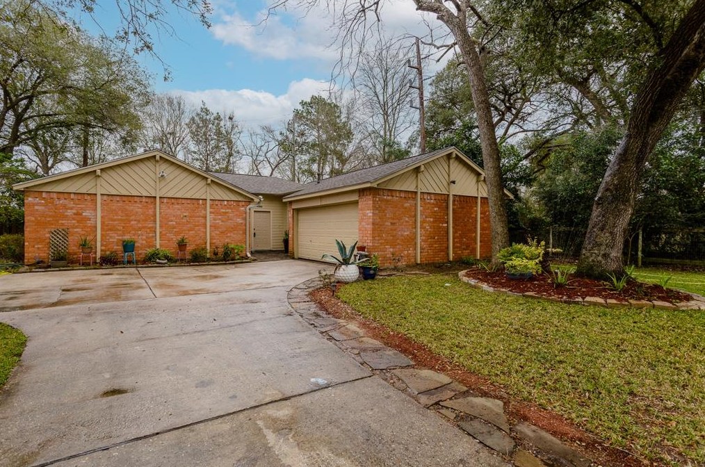 22206 Meadowrock Dr, Spring, TX 77389