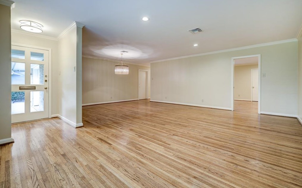 722 Camelot Ln, Houston TX  77024-5509 exterior