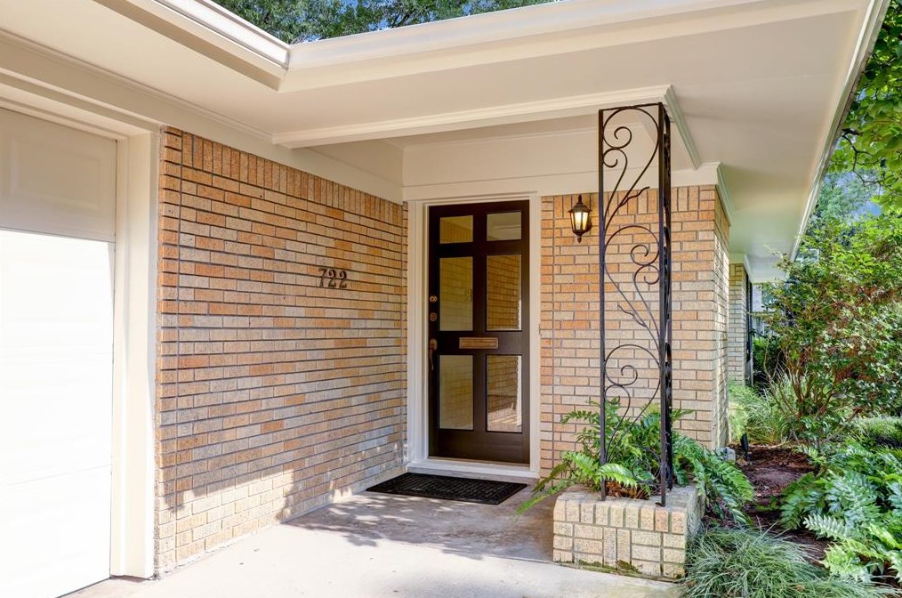 722 Camelot Ln, Houston, TX 77024