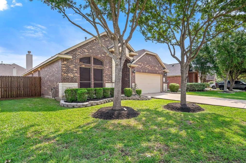 13005 Winter Springs Dr, Pearland, TX 77584
