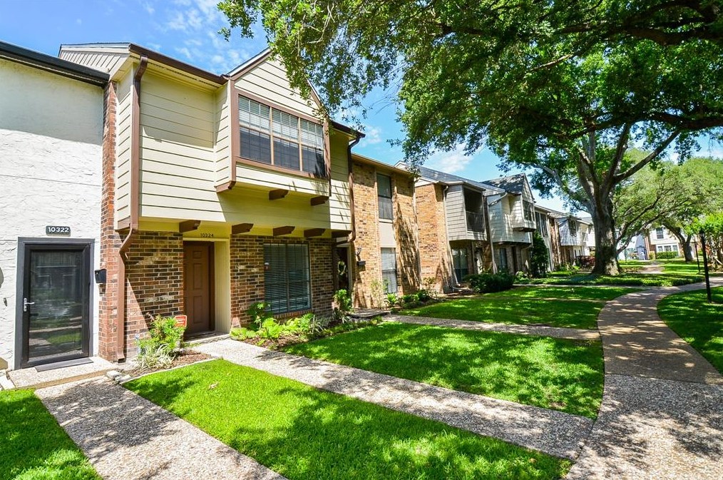 10324 Longmont Dr, Houston, TX 77042