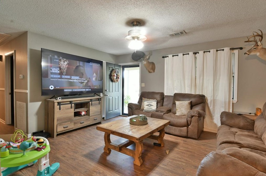 1203 West Cir, Brenham, TX 77833
