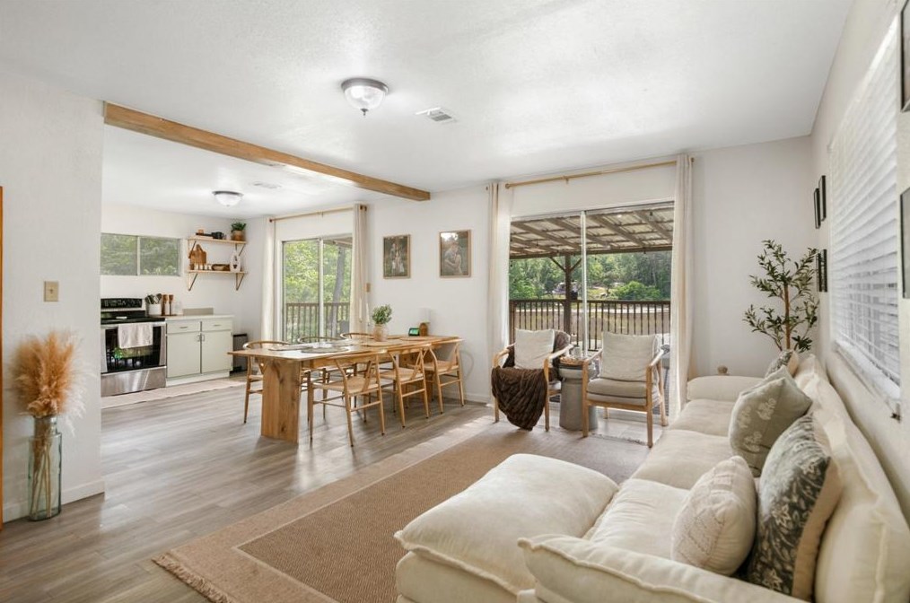 315 Starr Springs Dr, Livingston, TX 77351-8550