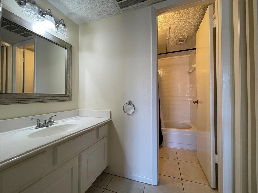 2800 Jeanetta St, Houston TX  77063-4049 exterior