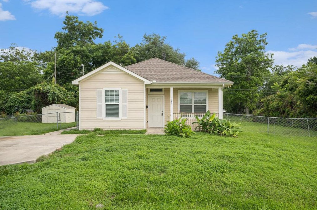 528 Grafton St, La Marque, TX 77568-4430