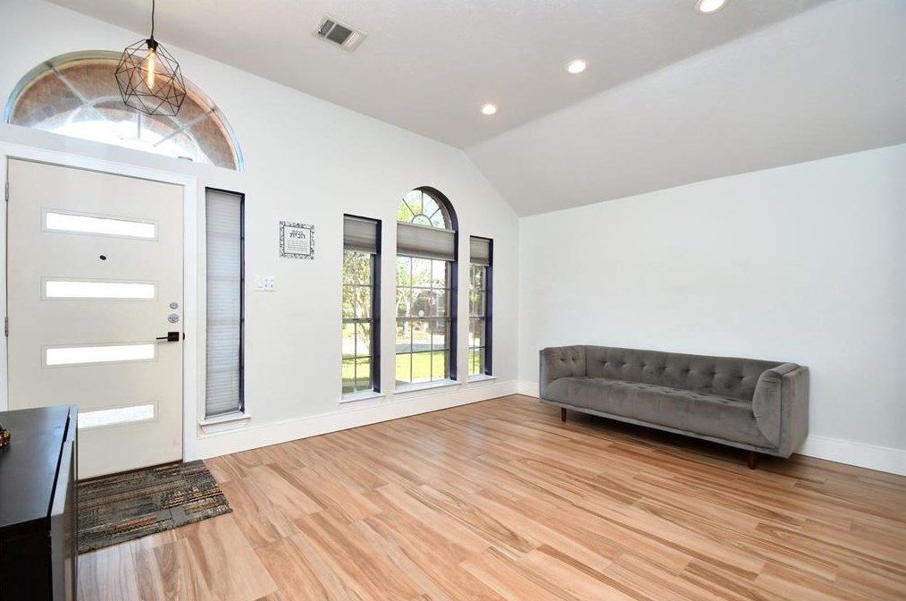 7803 Wolfield Ln, Houston, TX 77071-2335