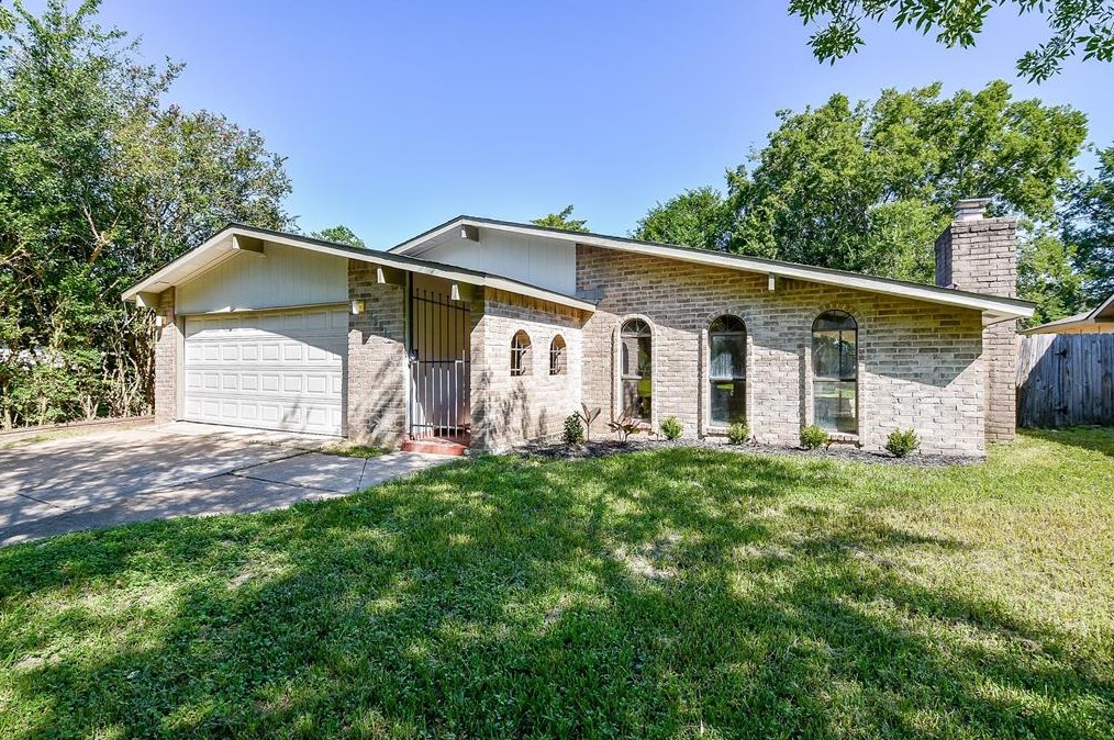 15614 Rio Del Sol Dr, Houston, TX 77083-4030