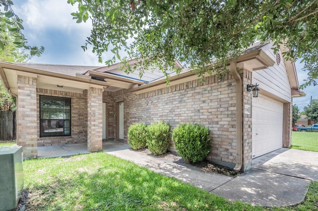 10236 Azalea Vlg, Houston, TX 77088